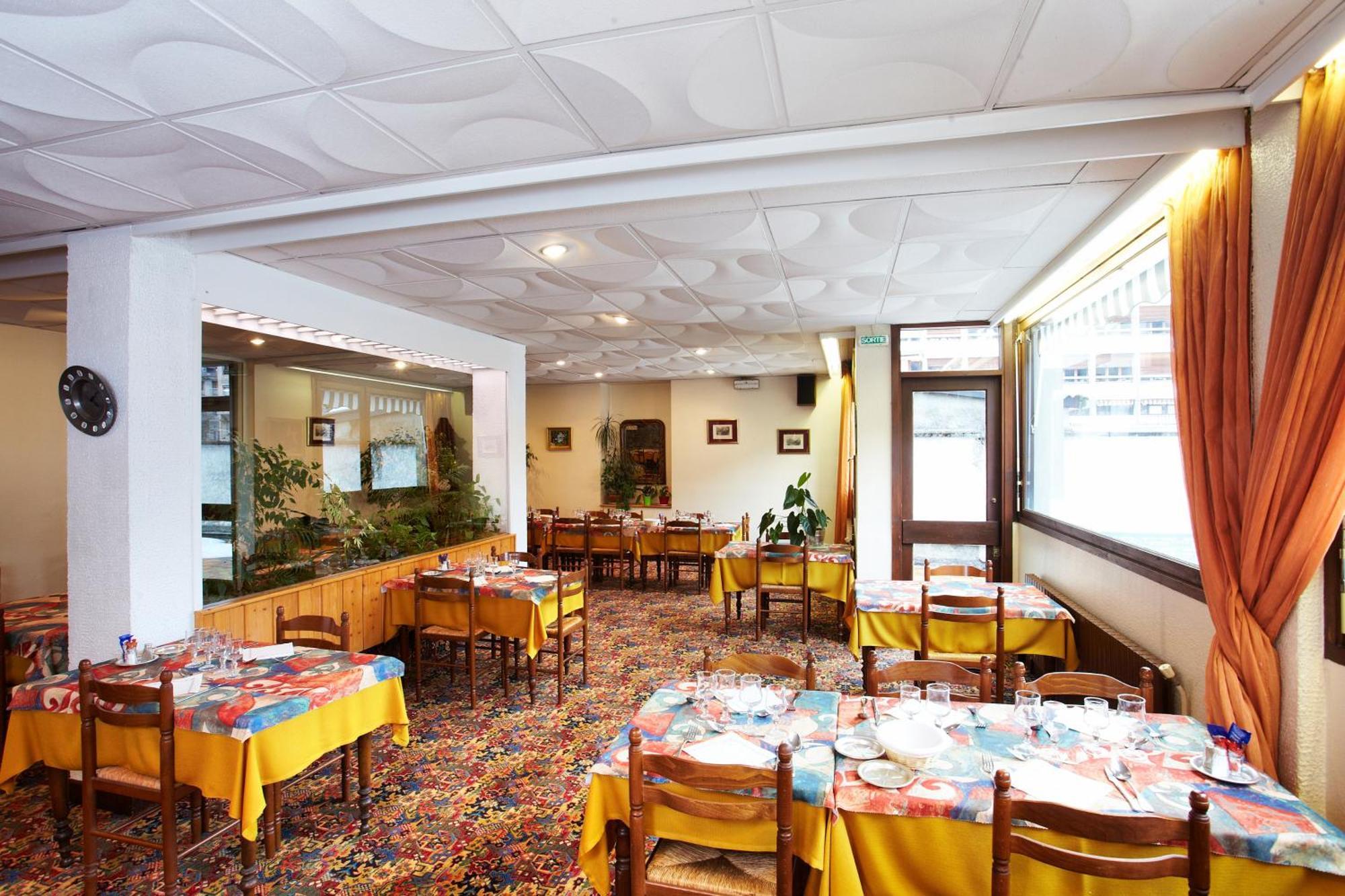 Hotel De Paris Bagneres-de-Luchon Exterior photo