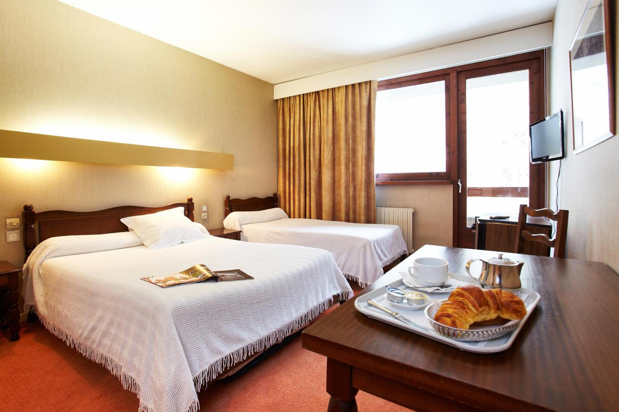 Hotel De Paris Bagneres-de-Luchon Room photo